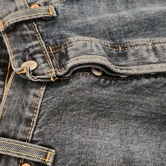 Levis 34/27 button up - Picture 2 of 5